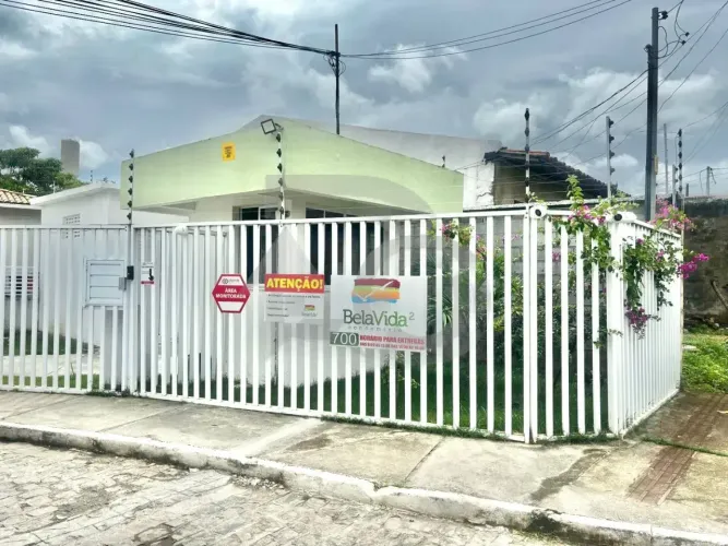 Condomínio Bela Vida: Casa com Varanda, Cozinha e Área de Serviço