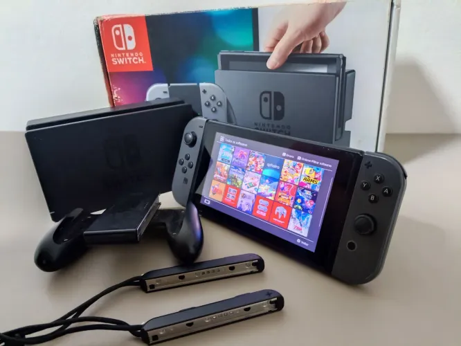 SWITCH DESBLOQUEADO 2 PARES DE JOY CON COMPLETO CIB