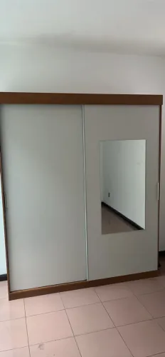Guarda-Roupa 2 Portas 2 Gavetas Delicatto Genova Com Espelho Carvalho