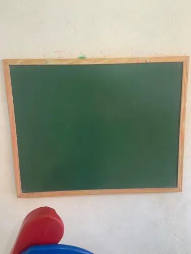 Lousa Escolar Verde com Moldura de Madeira - Ótimo estado