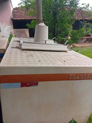 2 caixas transporte de peixes Bernauer termica de 1600 litros