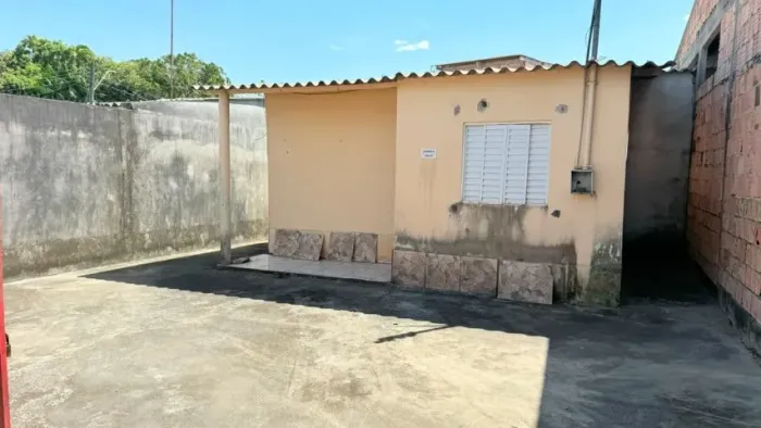 Vendo esta casa. Bairro - Colônia terra nova