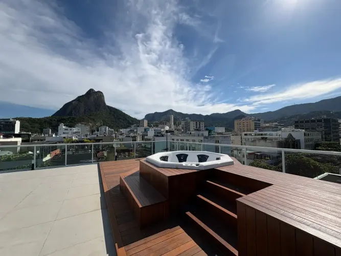 Cobertura Triplex para Alugar | 660 m² | 3 Suítes | Vista Mar, Cristo e Dois Irmãos | Quad