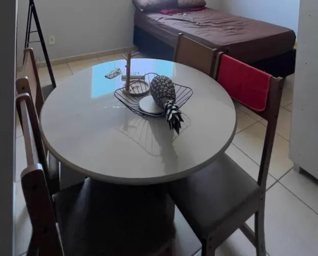Mesa com 4 Cadeiras
