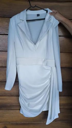 Vestido curto luxuoso