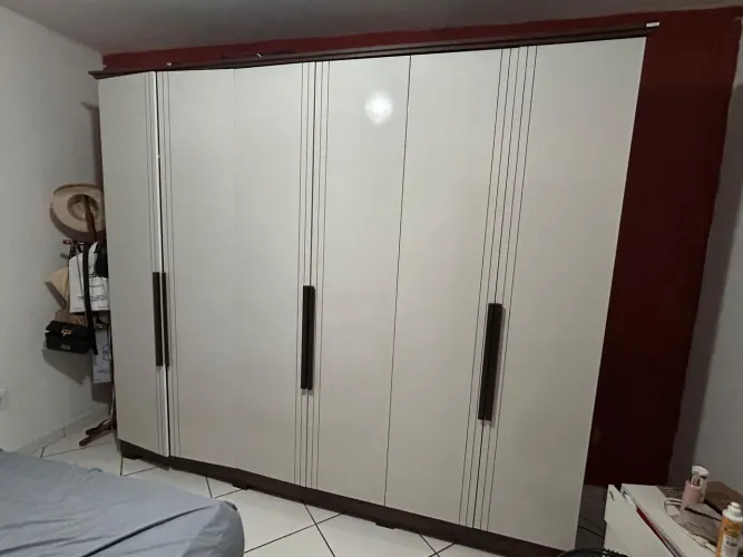 Guarda roupas seminovo