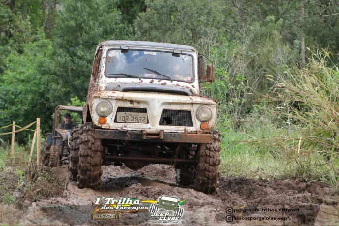 Ford F-75 4X4 2.3 1976