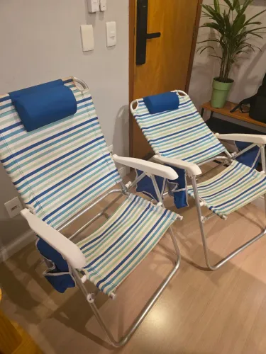 Cadeiras de praia usada uma vez comprada no Sams Club estão praticamente novas