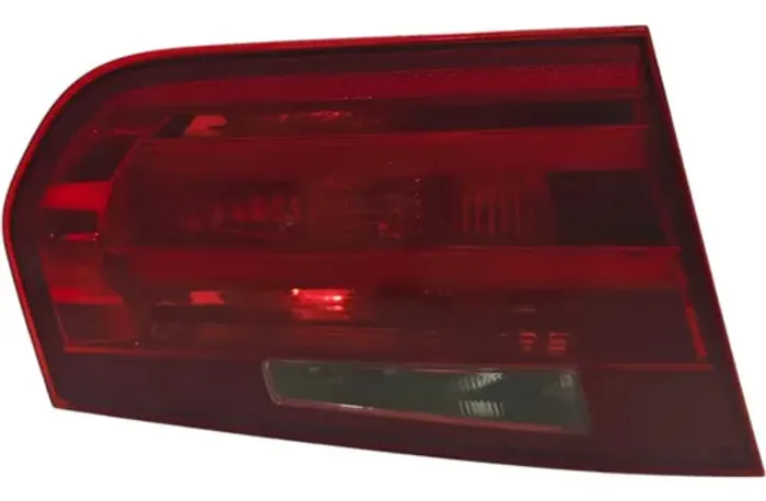 Lanterna Tampa Traseira Esquerda Bmw 328i 2.0 2013 2014 2015 Esquerdo/motorista Vermelho