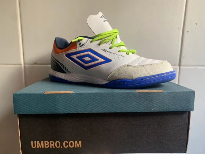 Chuteira futsal Umbro 