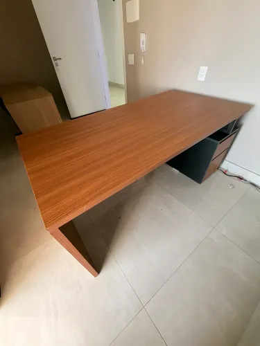 Mesa de escritório Alta qualidade dimensões na foto