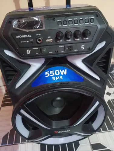 Caixa de som mundial semi-nova 550w