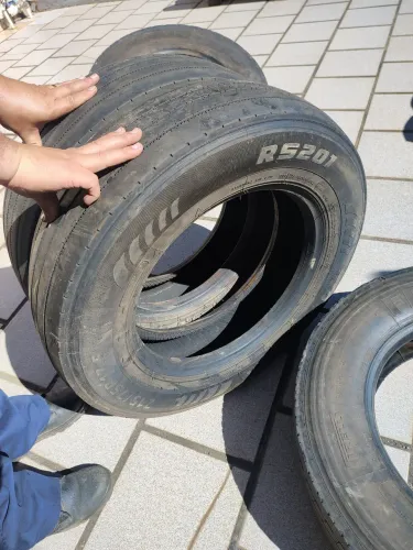 Pneus 215/75R17.5 e 235/75R17.5