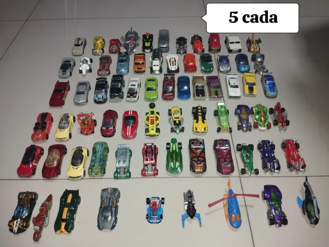 69 carrinhos hotweels
