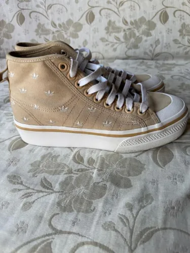 Vendo Alltar feminino desenhado número 38
