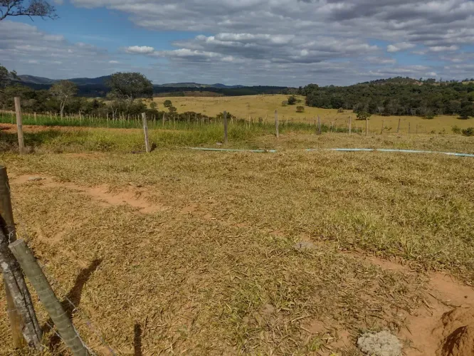 Terreno com boa topografia e água em Zona Rural - Carmópolis de Minas - MG
