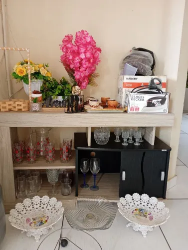Vendo móveis,eletrodomésticos,utensílios,cortinas novos e seminovos por motivo de viagem
