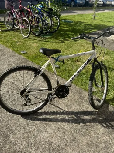 Bicicleta aro 26 branca