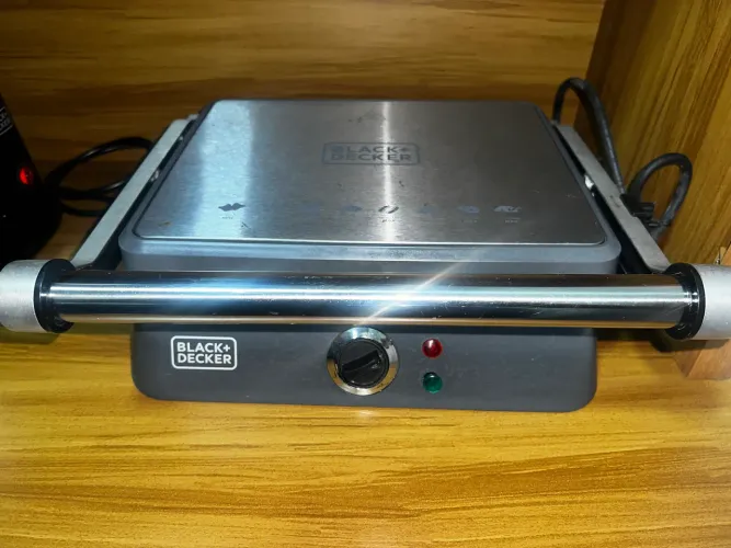 Grill Black+decker Gourmand Abertura 180 Graus 1200w Preto E Inox