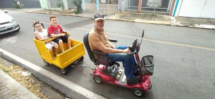 Atração incrível passeio de carretinha infantil diversão garantida