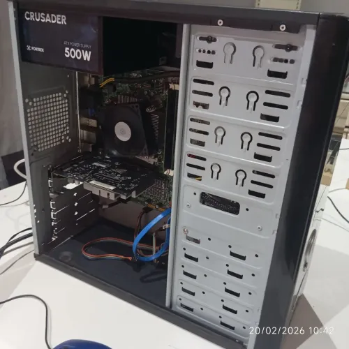 Desktop core i3 placa de vídeo roda alguns jogos 