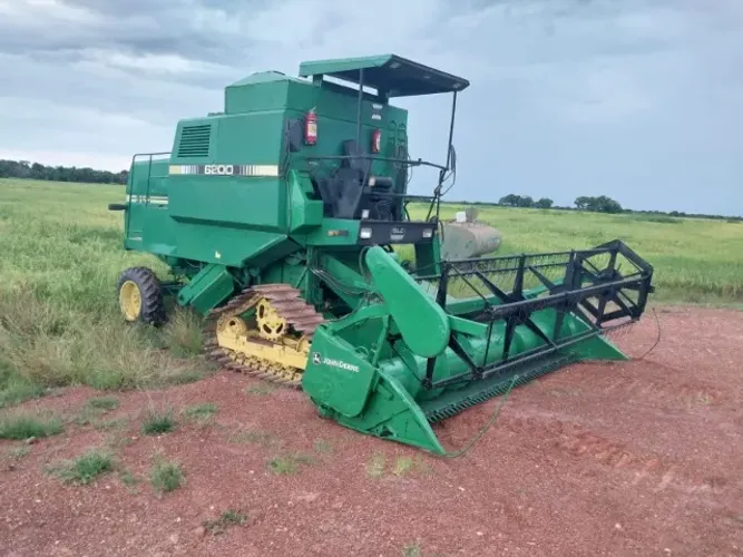 Colheitadeira SLC 6200 com Esteiras