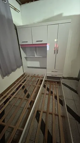 Cama com Guarda-Roupa Embutido + Cama Auxiliar (Usada)
