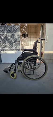 Vendo Cadeira de rodas Marca Dellamed seminova