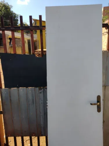 porta de banheiro sim está disponível leia o anúncio 