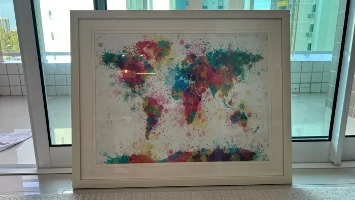 Quadro Mapa Mundi Aquarela Colorido - Moldura Branca e Vidro
