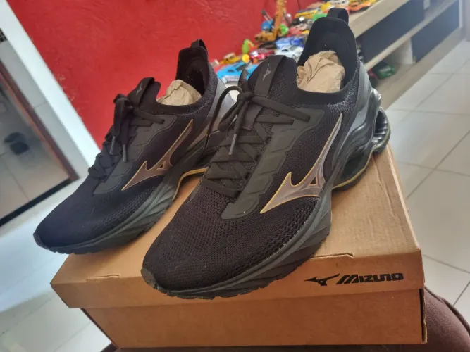 Tênis Mizuno Wave Invictus 4