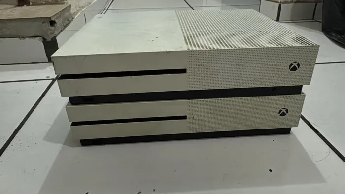 2 Xbox One S com defeito