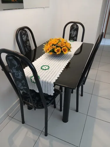 Vendo Mesa tubular com 4 cadeiras - 75 x 120 cm - Tampo Pedra ardósia Indiano