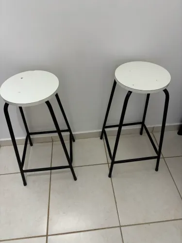 Vendo 2 banquetas para barzinho , para ilha , ou área de churrascocozinha
