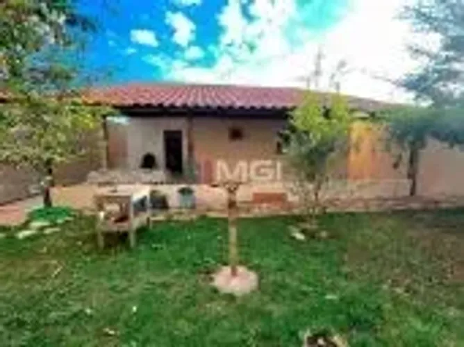 Casa à venda com 4 quartos - sozinha no lote - Residencial Alice Barbosa