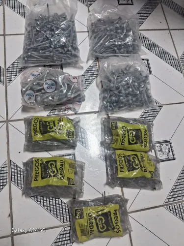 Parafusos e pregos