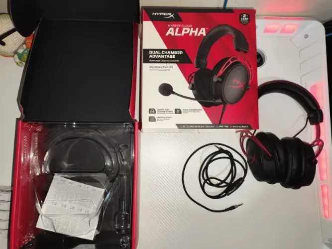 Headset HyperX Cloud Alpha usado.