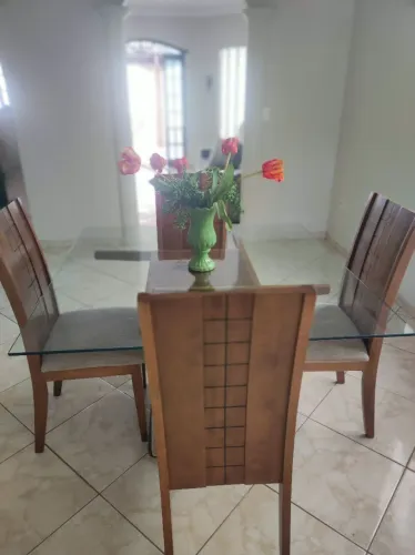 Mesa Imbuia com 4 cadeiras