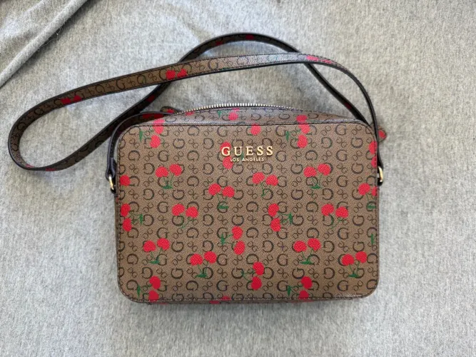 Bolsas importadas, novas e originais, Guess e Tommy Hilfiger.
