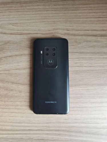 Motorola One Zoom