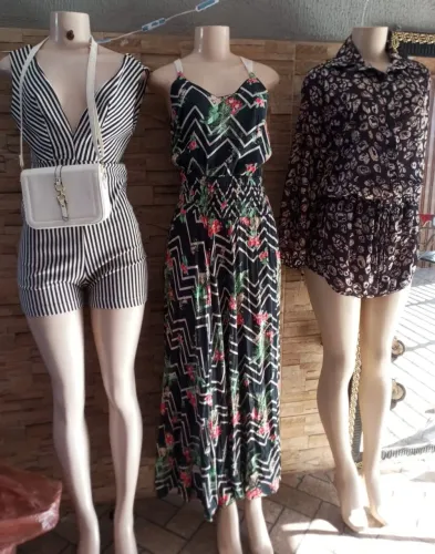 Bazar: lote de Roupas calçados e brinquedos