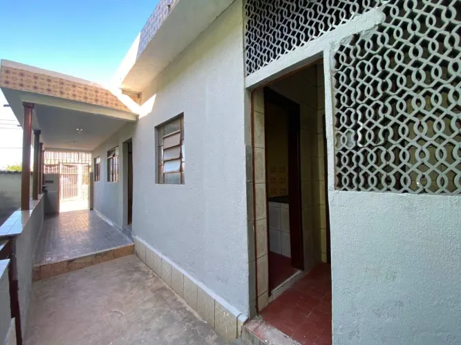 Casa para Alugar no Bairro Miramar | 70m² | Entrada Individual | 1 Quarto