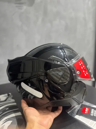 Advant ll com detalhes em carbono