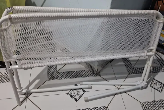 Grade de cama com tela de segurança 