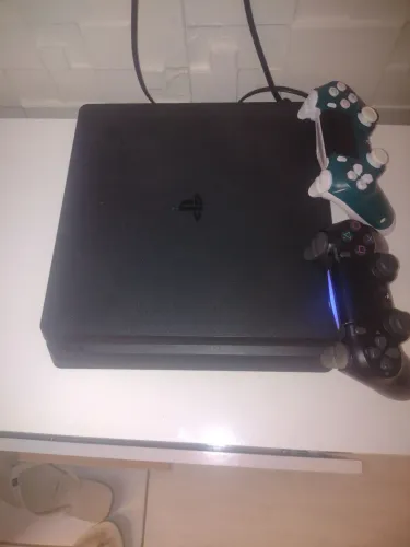 PS4 slim 1TB