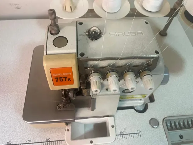 Máquina de costura interlok