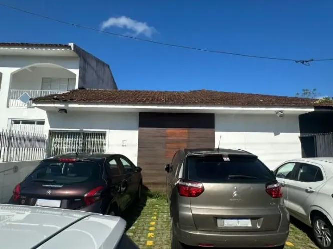 Casa Comercial para alugar no bairro Santa Mônica, em Florianópolis/SC.