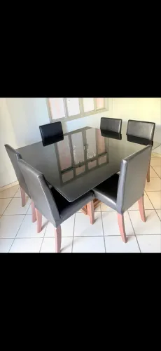 Mesa de jantar com 6 cadeiras à venda!