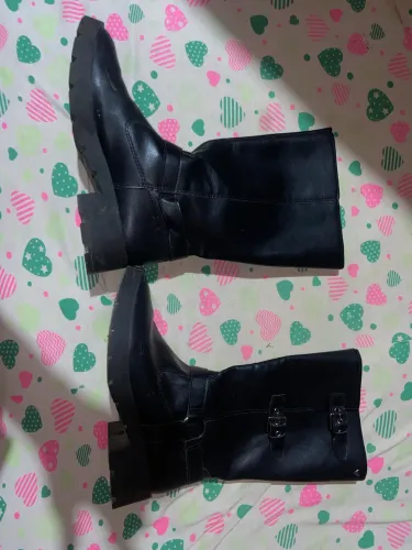 Vende-se bota com pouco tempo de uso 