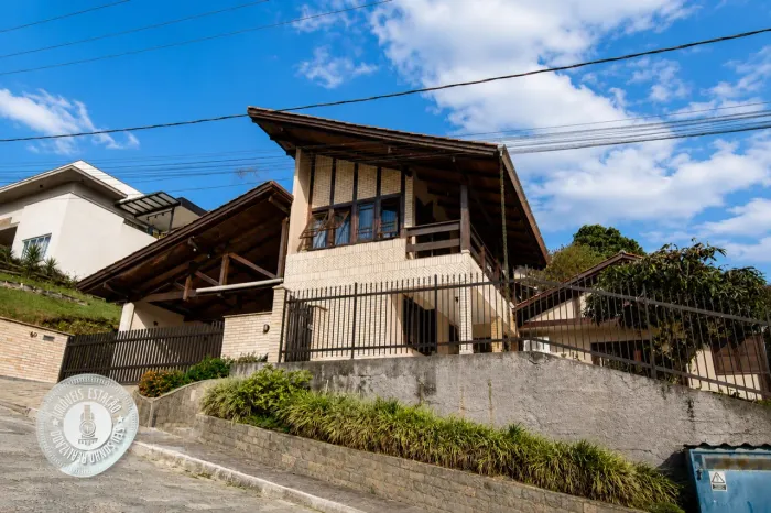 Casa 3 dormitórios, 1 suíte no bairro Centro/Pomerode - Estação Imóveis